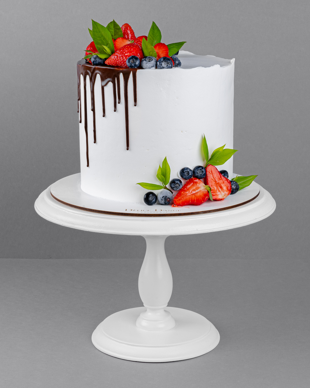 S044 Strawberries, blueberries, and chocolate glaze
