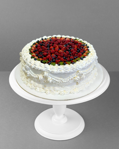 S008 Lace-patterned cake with berries