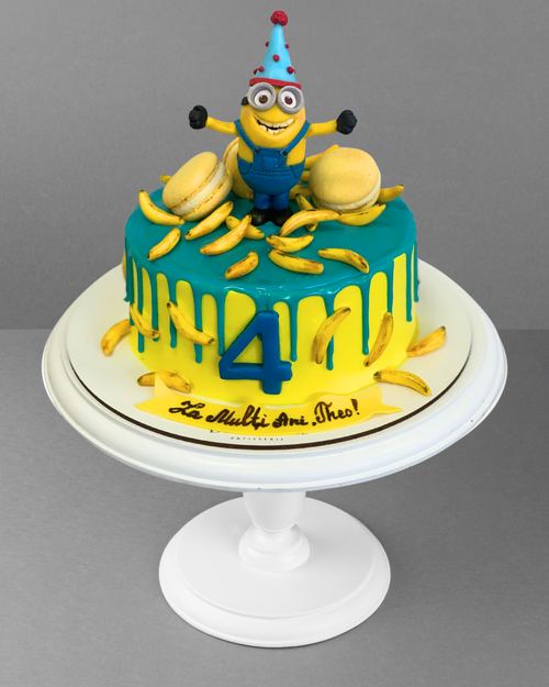 CB010 Minions with macarons and bananas